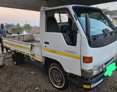 2002 Toyota Dyna 1.5T Manual Diesel Truck – USD 5,500