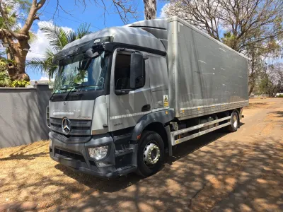 2015 Mercedes-Benz Actros 10-Tonne Boxed Truck