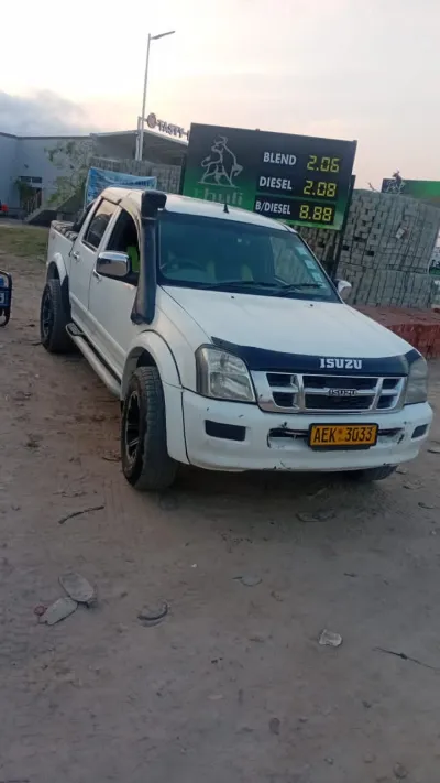 2009 Isuzu KB300 Double Cab 4x4 Manual – USD 11,000