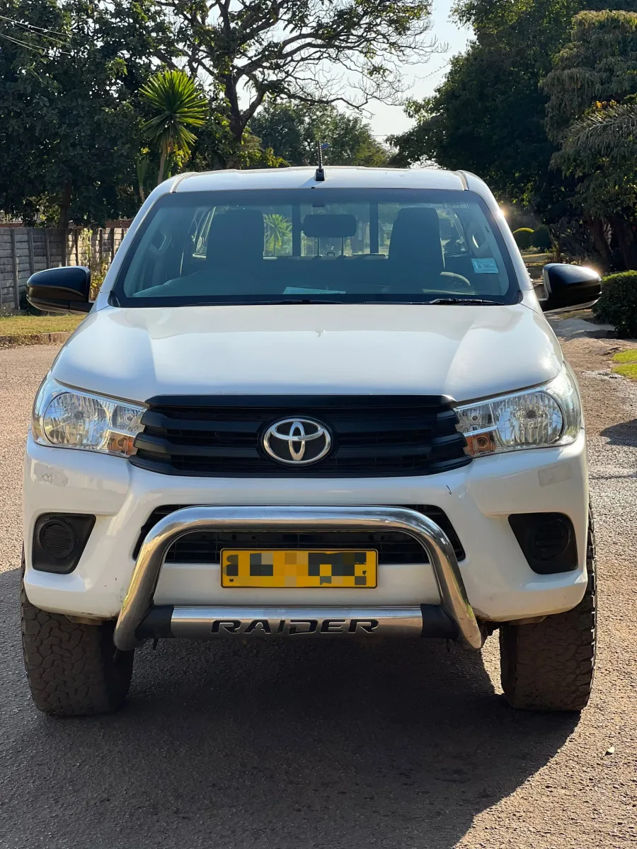 Toyota Hilux Double Cab Raider 2020 with bull bar