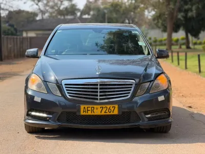 Mercedes-Benz E250 Sedan, 2012, 106,000 km