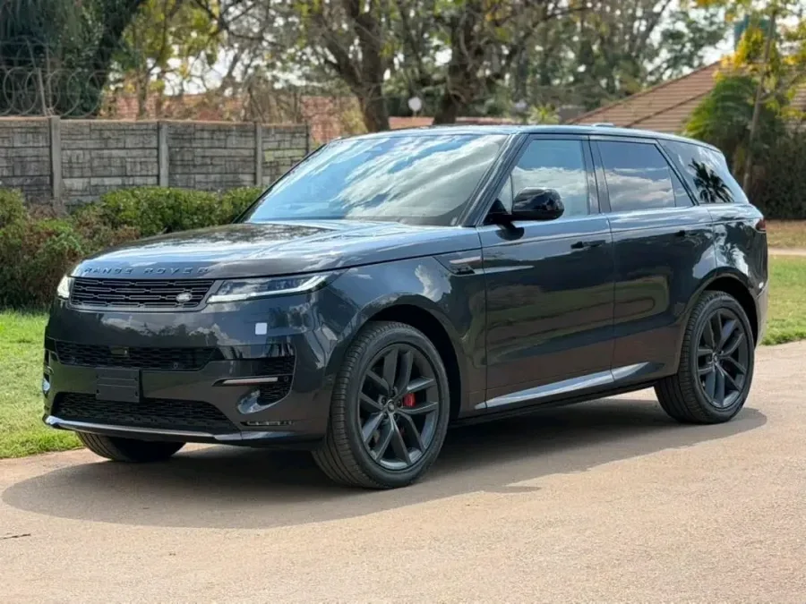 2024 Range Rover Sport D300 3.0L Diesel, 4,000 km