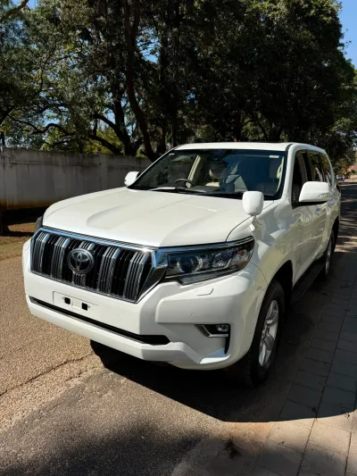 2022 Toyota Land Cruiser Prado TXL 4x4 Automatic - 21,500 km