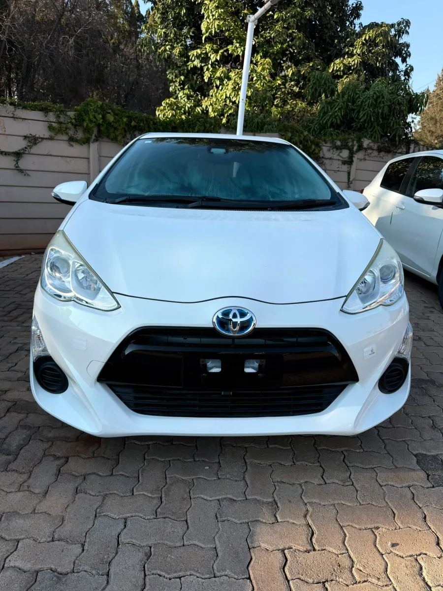 2017 Toyota Aqua Hybrid 85,000 km – Recent Import