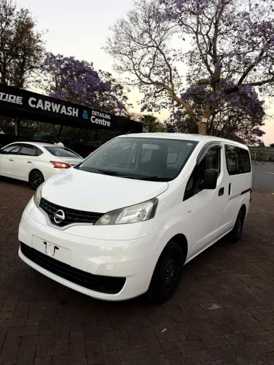 2017 Nissan NV200 Automatic Passenger Van – 83,142 km