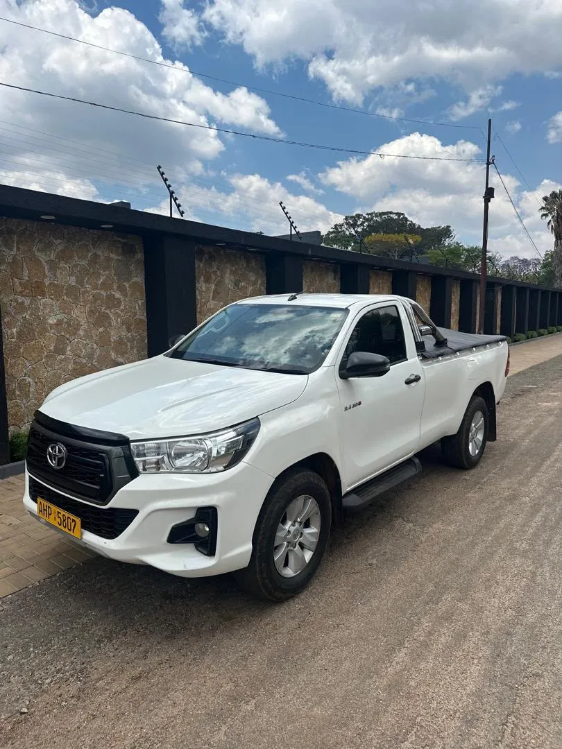 2017 Toyota Hilux 2.8 GD-6 4x4 Manual Single Cab – USD 30,000