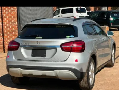 Mercedes benz CLA180