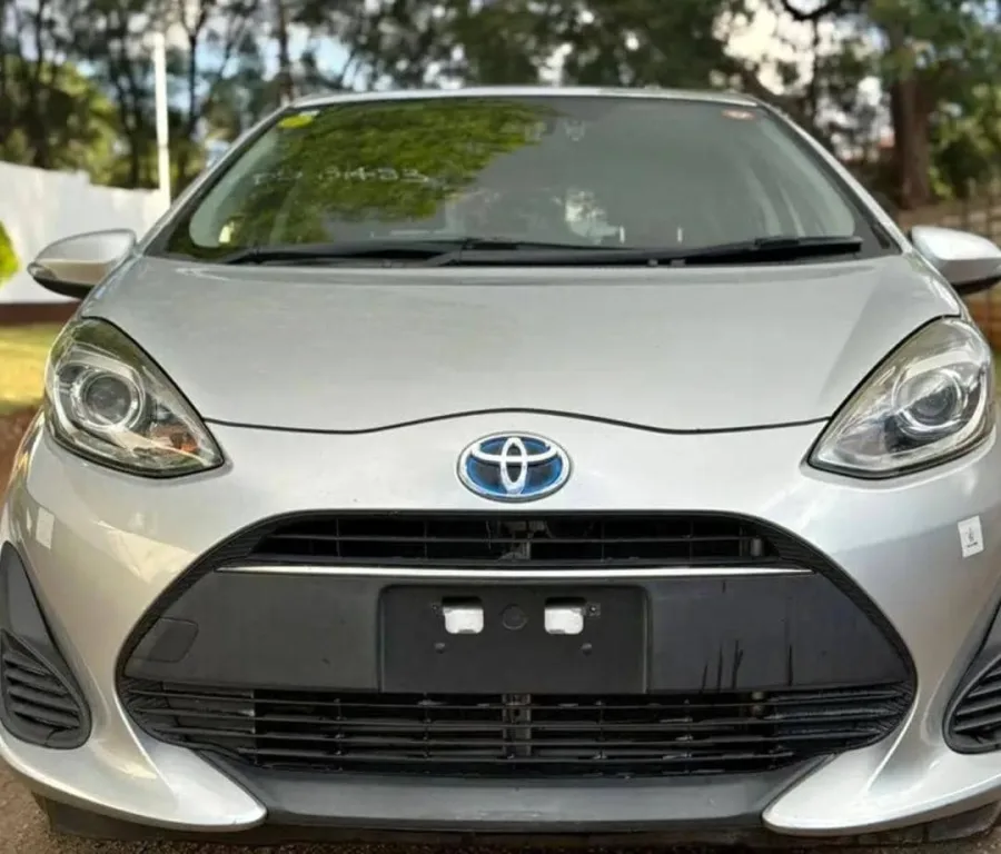 2018 Toyota Aqua Hybrid Automatic – 67,800 km
