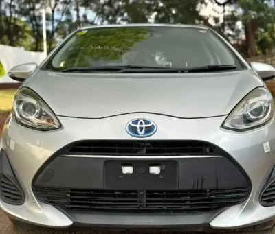 2018 Toyota Aqua Hybrid Automatic – 67,800 km