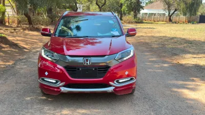 2019 Honda vezel Automatic SUV with 65,000 km