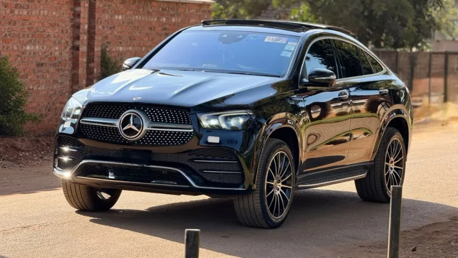 2021 Mercedes-Benz GLE 400d Coupe, Black, 42,000 km