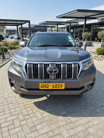 Toyota Prado VXL 2015 – 143,000 km, grey, well-maintained SUV