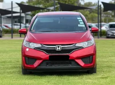 Honda Fit 2017, 78,000 km, hybrid red hatchback