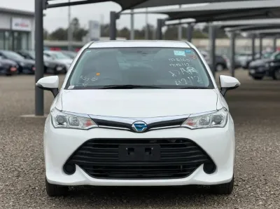 2017 Toyota Prius Hybrid Sedan - 62,000 km
