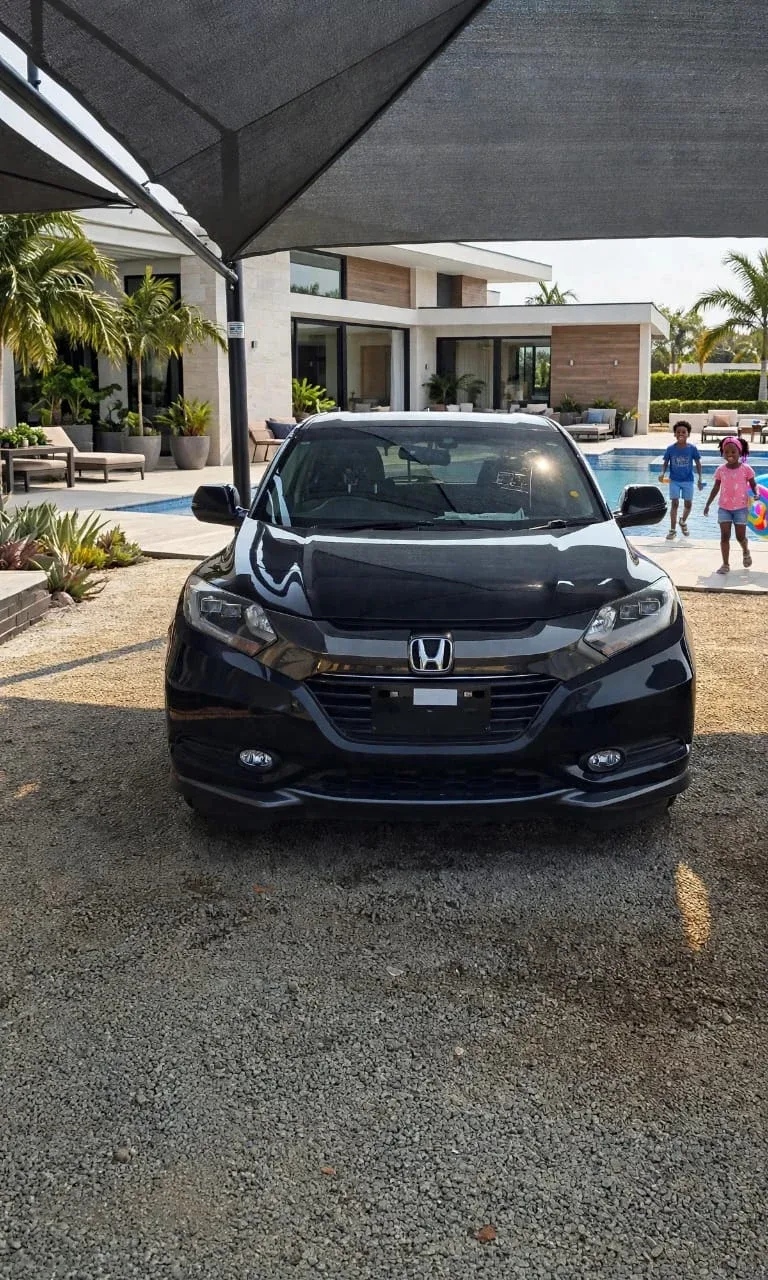 Honda Vezel 2017, 65,000 km – Compact crossover in black