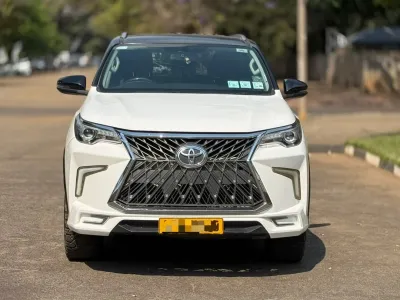 2018 Toyota Fortuner SUV 120,000 km – USD 38,000