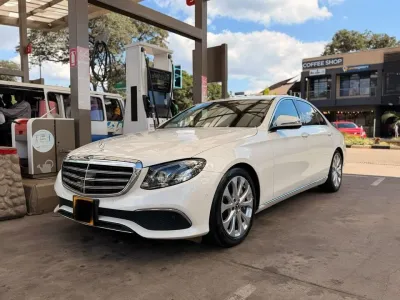 2017 Mercedes-Benz E400 Sedan – 50,000 km, Automatic