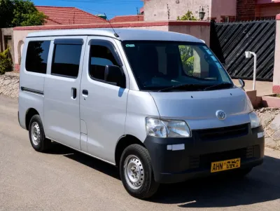 2018 Toyota Liteace DX 7-Seater Van, 96,000 km