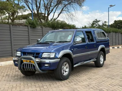Isuzu Sportola 4x4 Double Cab with Full Canopy