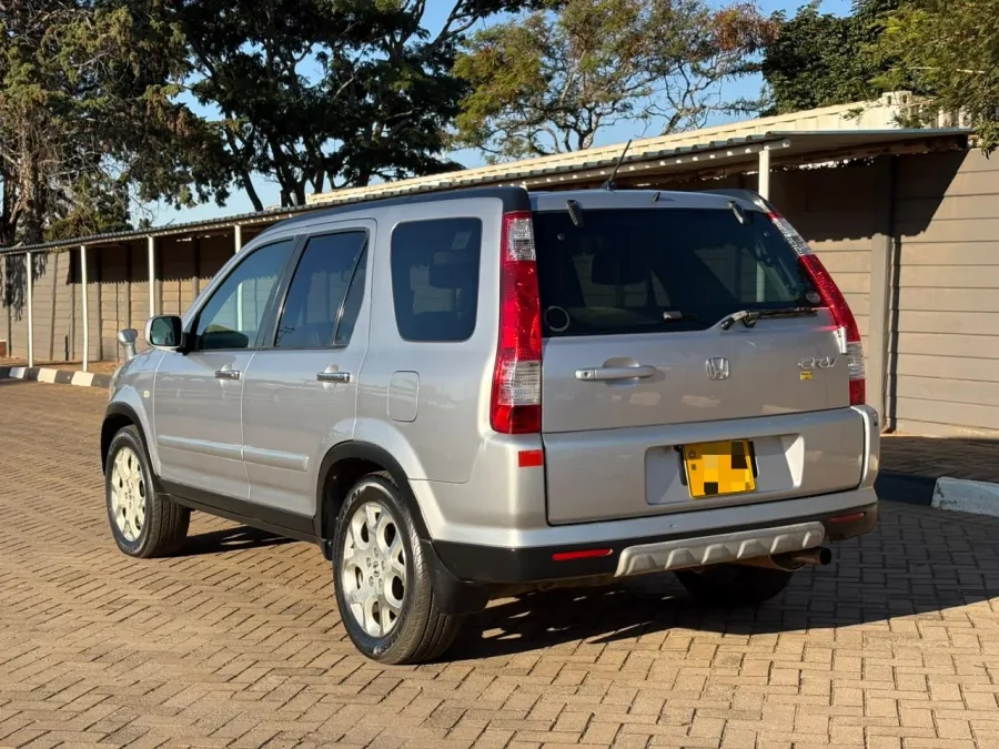 Silver Honda CR-V, 2004, 191,000 km, manual, petrol