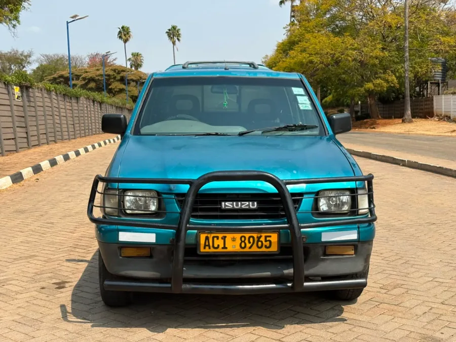 Isuzu Rodeo TF Double Cab with Canopy, 1998
