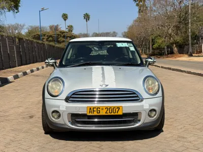 Mini Cooper Hatchback 2010 – Low Mileage, Well-Maintained