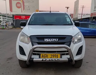 Isuzu D-Max KB250 double-cab pickup, white, 138k km