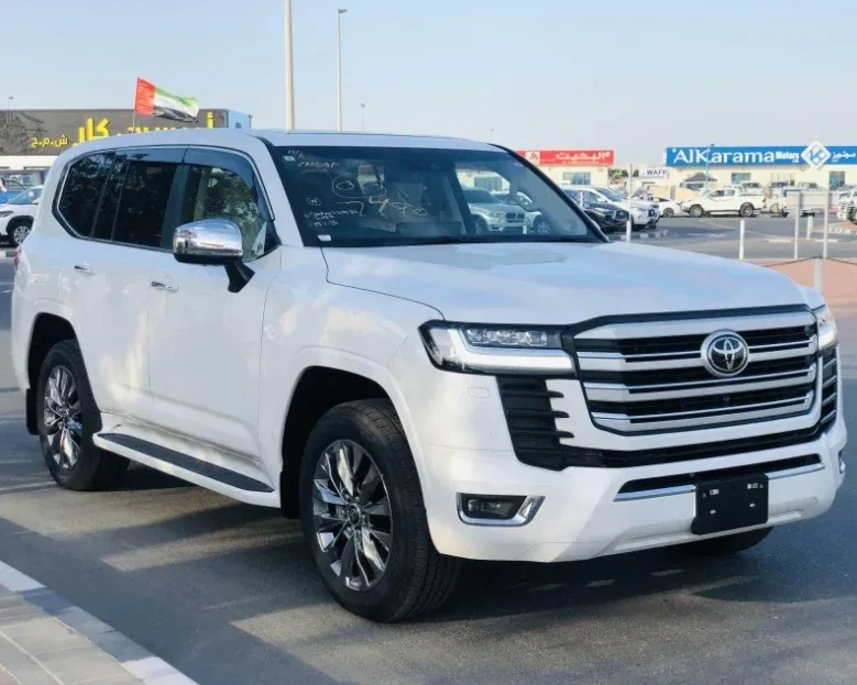 2023 Toyota Land Cruiser LC300 3.5L V6 4WD – 25 km