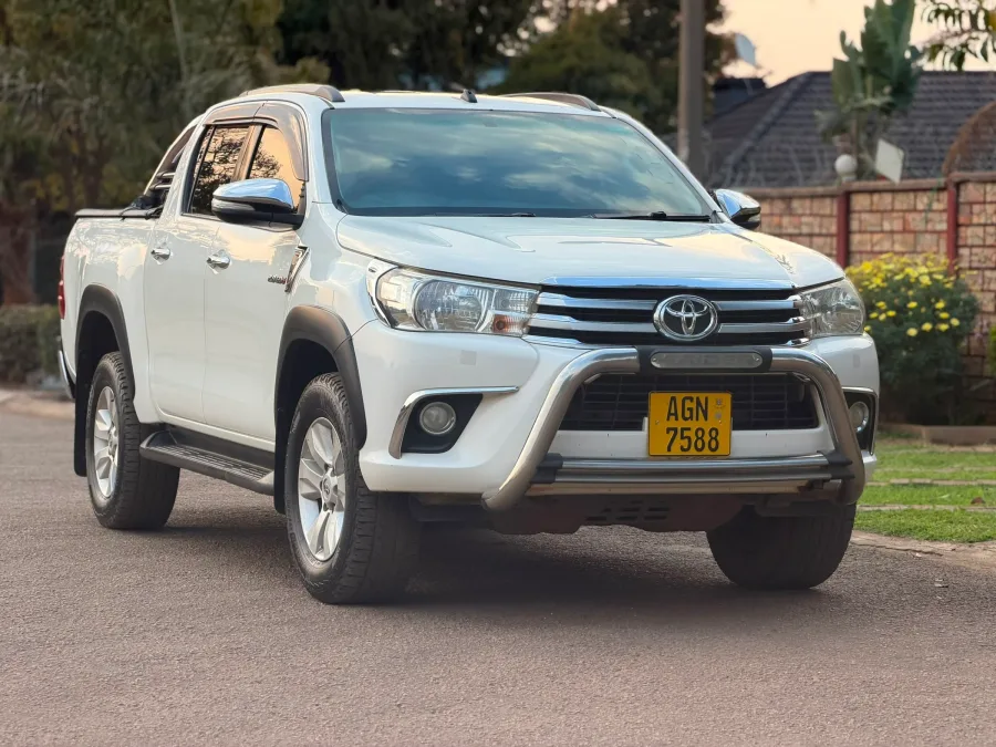 Toyota Hilux 2.8 GD-6 Raider Double Cab 2020 - USD 35,000
