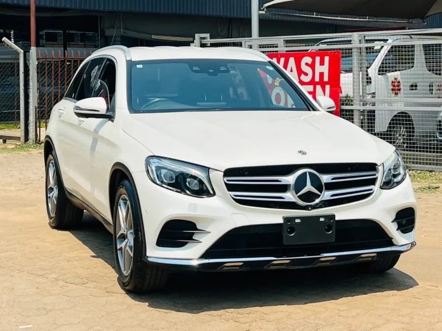 2018 Mercedes-Benz GLC 220d 4MATIC SUV – 69,580 km