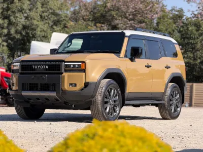 Toyota Land Cruiser 2025 — Compact SUV, 450 km