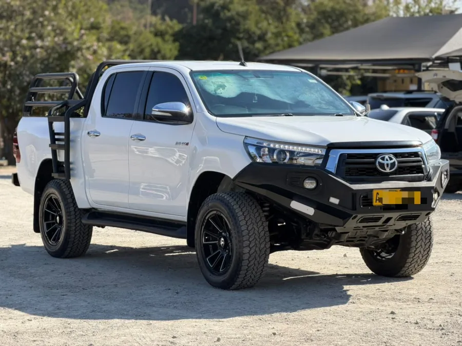 2019 Toyota Hilux 2.8 Double Cab 4x4 Diesel with Extras
