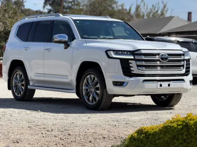 2026 Toyota Land Cruiser 300 Series ZX - 700 km