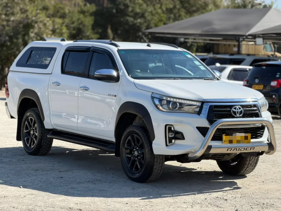 Toyota Hilux 2018 4x4 Pickup with Canopy