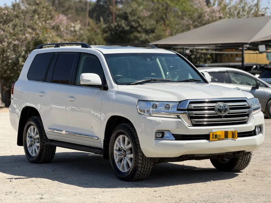 Toyota Land Cruiser Sahara V8 2019 - Well-Maintained SUV