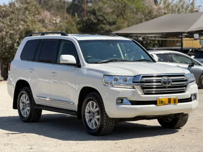 Toyota Land Cruiser Sahara V8 2019 - Well-Maintained SUV