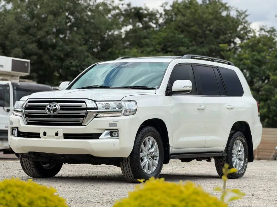 2019 Toyota Land Cruiser V8 SUV with 130,000 km