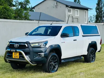 2020 Toyota Hilux Legend 2.8 GD-6 Xtra Cab Automatic - Butterfly Canopy