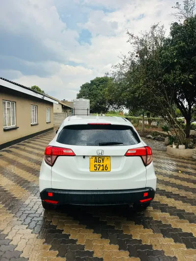 2016 Honda Vezel Non-Hybrid 1.5L Automatic – 107,000 km