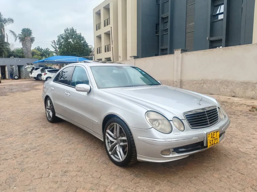 Mercedes-Benz E320 Avantgardé 2002, 250,000 km, major service done