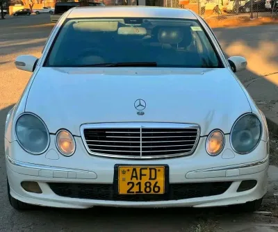 Mercedes-Benz E320 (2005)