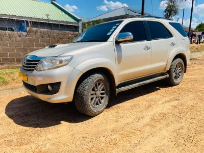 Toyota Fortuner (2013)