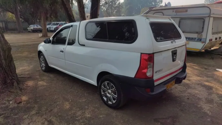 2015 Nissan NP200 1.6i Pickup with Canopy