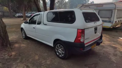 2015 Nissan NP200 1.6i Pickup with Canopy