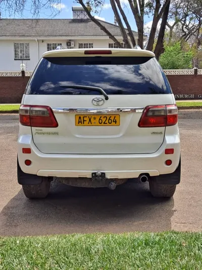 Toyota Fortuner 2010 4x4 SUV – 152,000 km