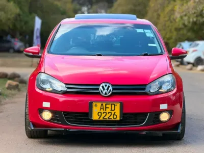 Volkswagen Golf 2006 with 87,000 km