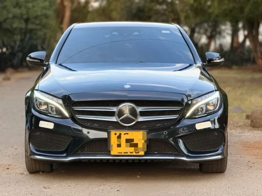 Mercedes-Benz C200 2017, Black Sedan with 88,000 km