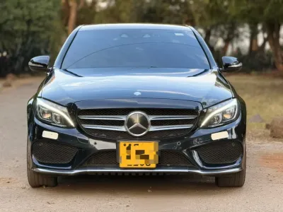 Mercedes-Benz C200 2017, Black Sedan with 88,000 km