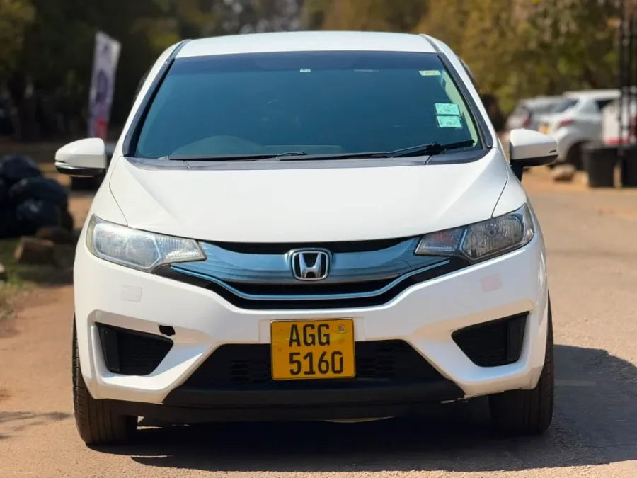 2016 Honda Fit 1.5L Petrol Hatchback, White, 110,000 km