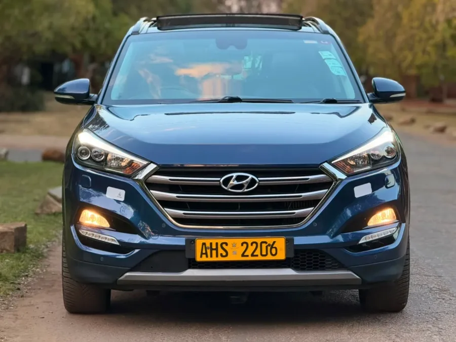 Hyundai Tucson 2.0 GDI AWD 2018 with Touchscreen and Roof Bars